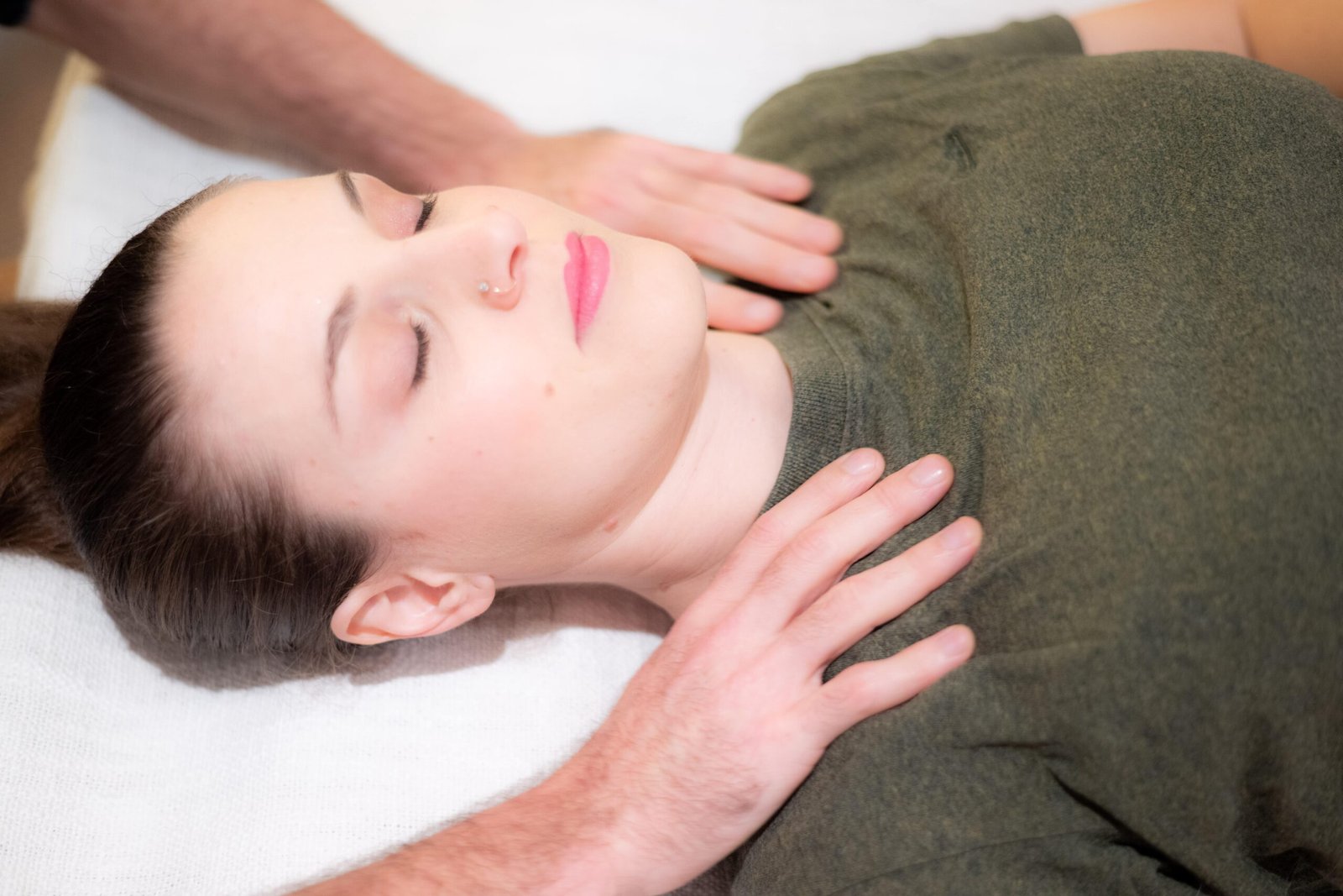 Massage deep tissue : travail profond des muscles des jambes