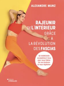 Exercice Munz Floor d’ouverture corporelle en position allongée bras en croix